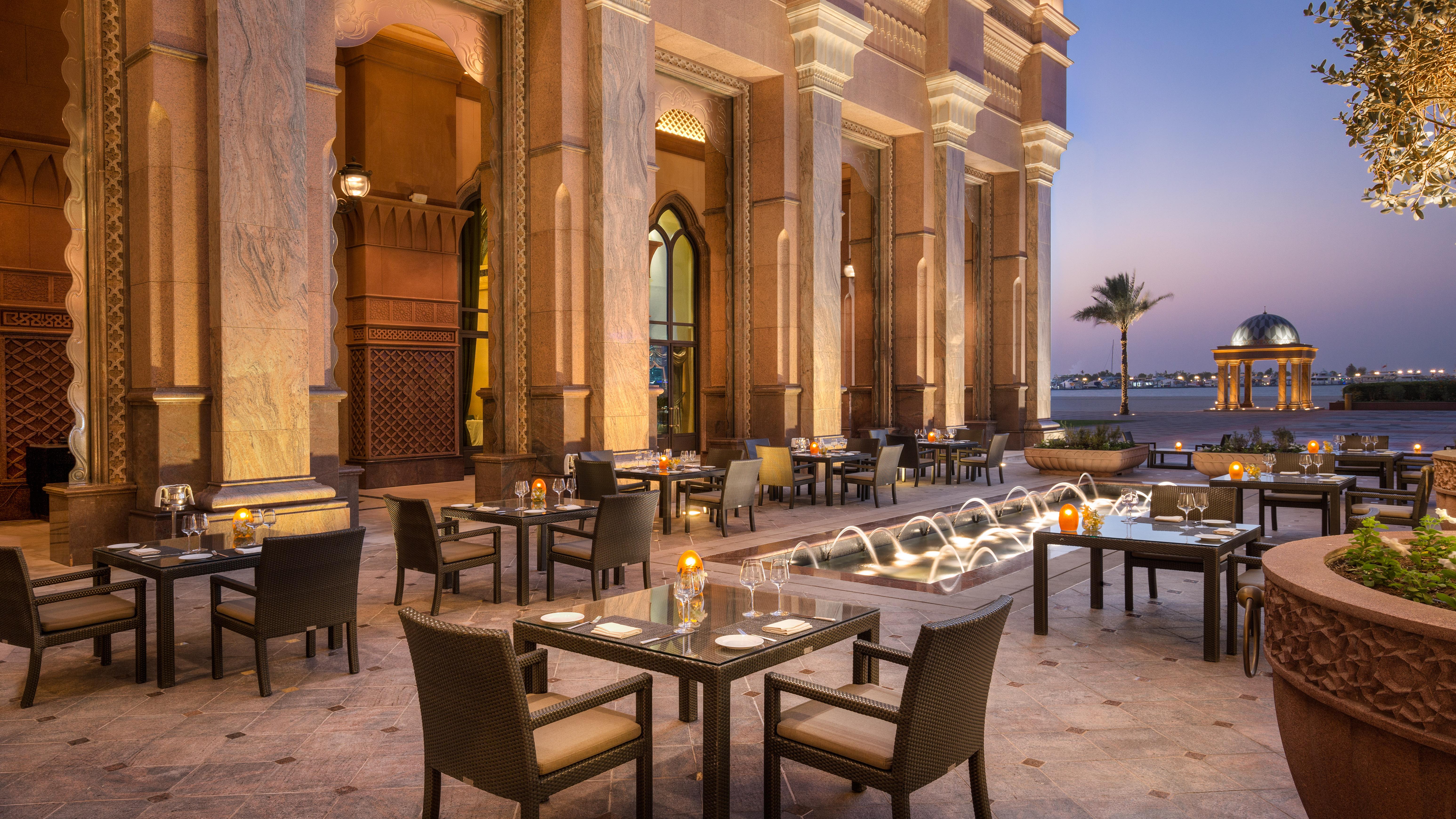 ホテル Emirates Palace Mandarin Oriental, アブダビ エクステリア 写真