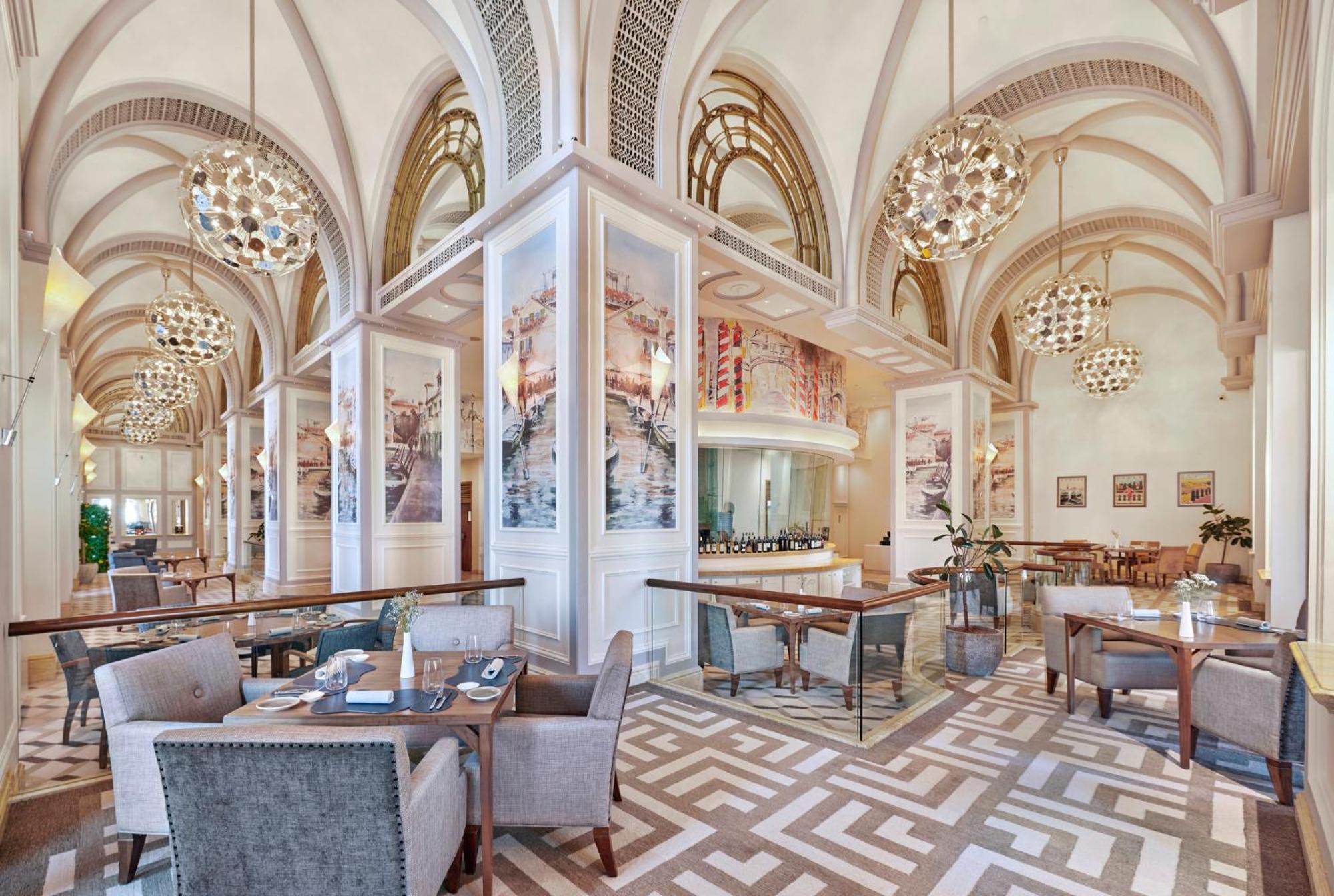 ホテル Emirates Palace Mandarin Oriental, アブダビ エクステリア 写真